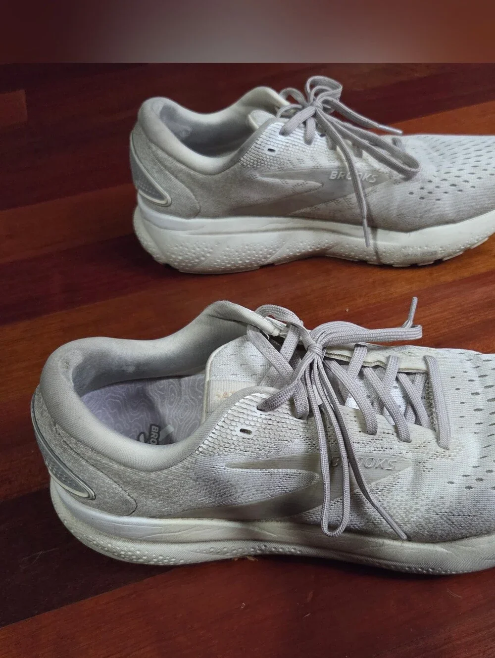 Brooks Ghost X Saturdays NYC, Women's 12 running shoes, Pristine/Gray/White